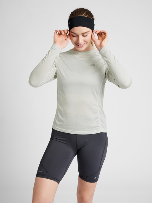 WOMEN RUNNING L/S, OYSTER MUSHROOM MELANGE, model
