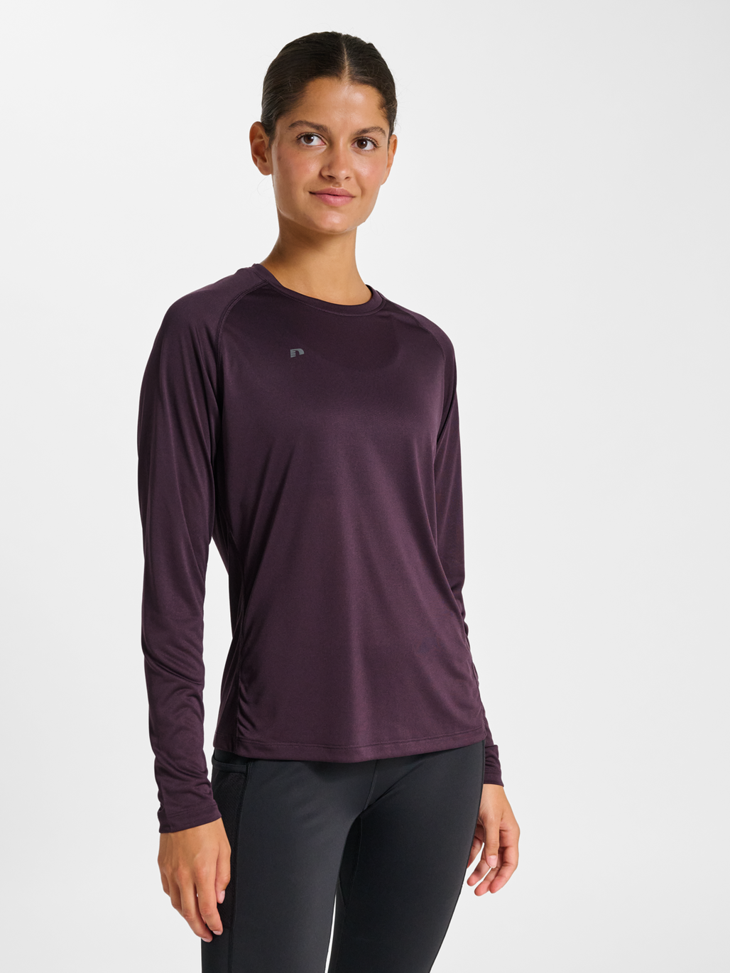 nwlBEAT W T-SHIRT L/S, PLUM PERFECT, model