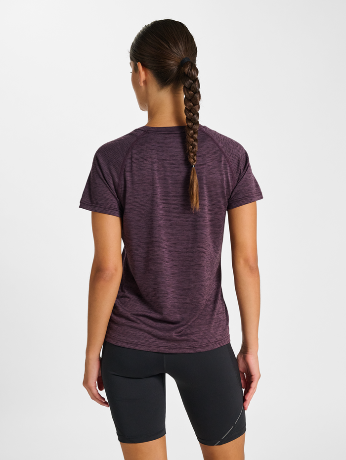 nwlACTIVE W T-SHIRT S/S, PLUM PERFECT, model