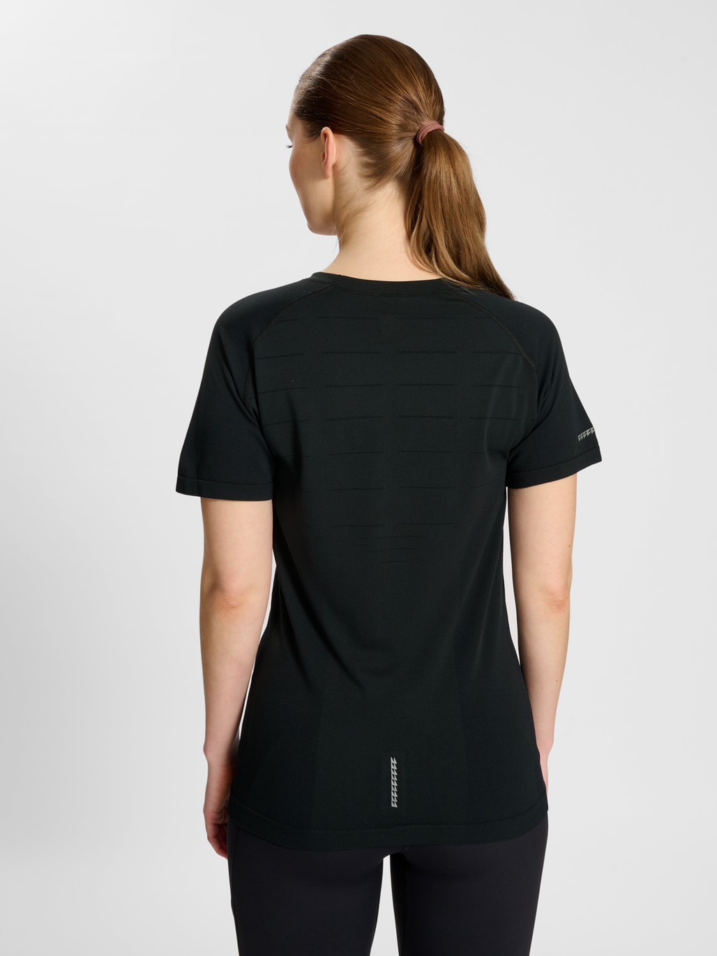 nwlRIVERSIDE SEAMLESS T-SHIRT S/S W, BLACK, model