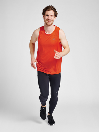 MEN RUNNING SINGLET, SPICY ORANGE, model