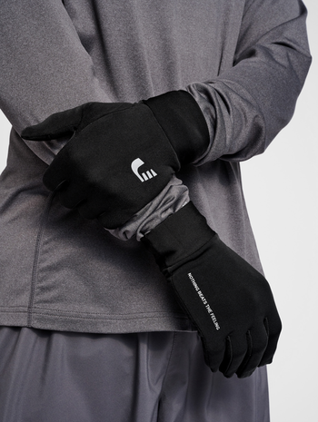 CORE GLOVES, BLACK, model