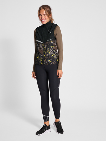 nwlGILBERT GILET WOMEN, TERRAIN AOP, model