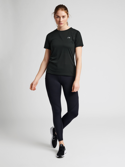 Black shirt black leggings cheap