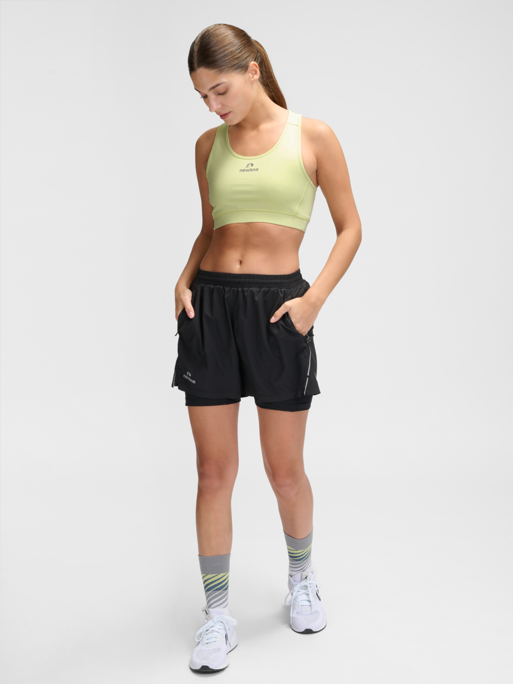 nwlLEAN SPORTS BRA, LUMINARY GREEN, model