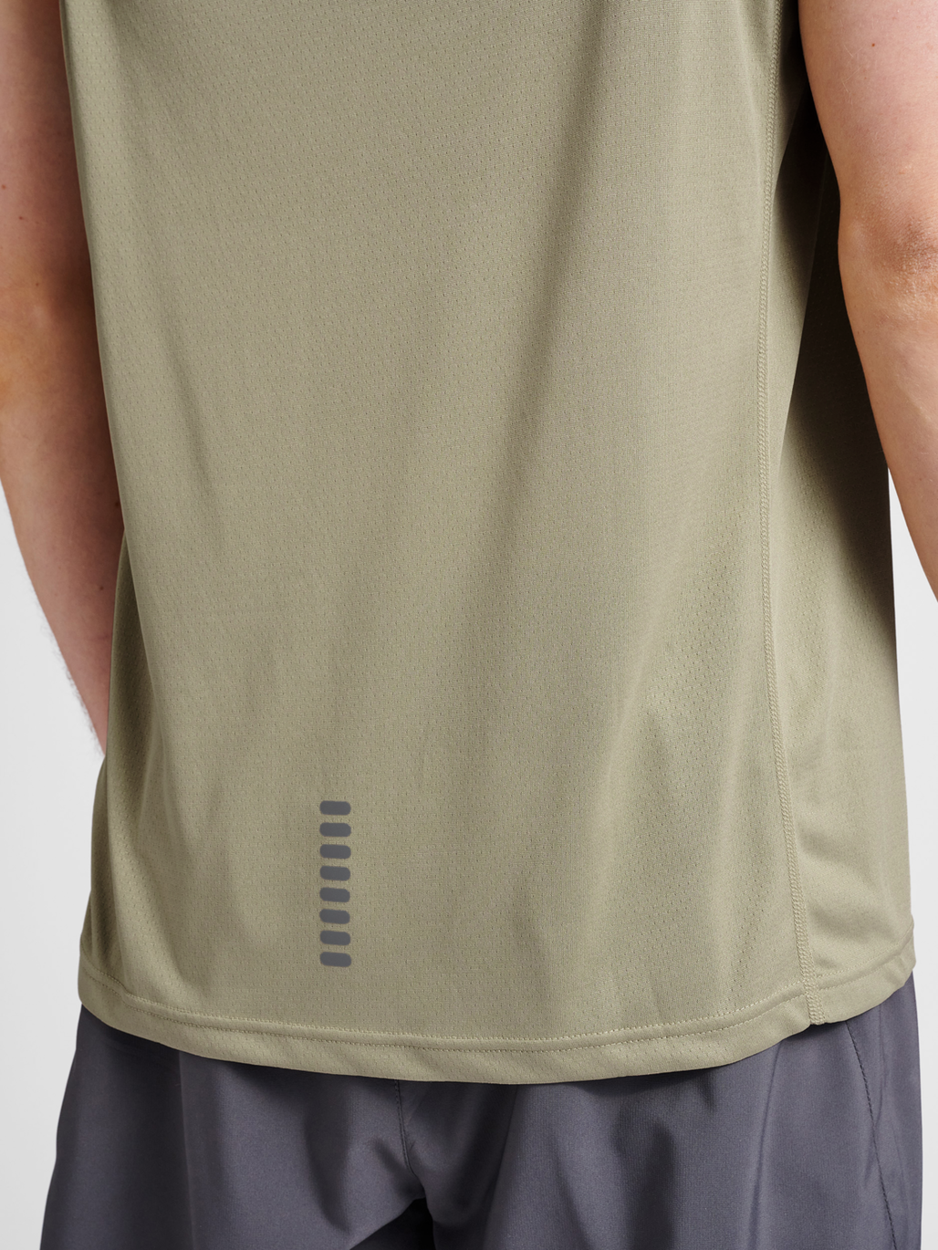MEN RUNNING SINGLET, WINTER TWIG, model