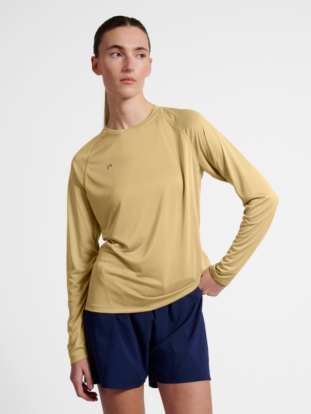 nwlBEAT W T-SHIRT L/S, ANTELOPE, model