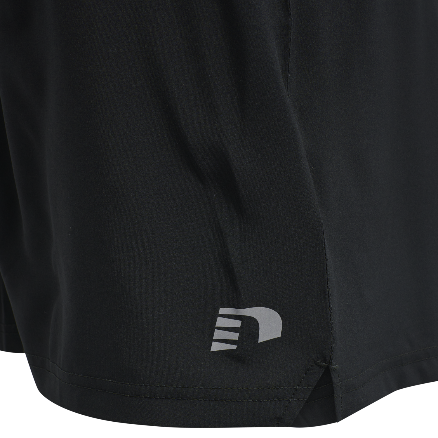 MEN CORE RUNNING SHORTS, BLACK, packshot