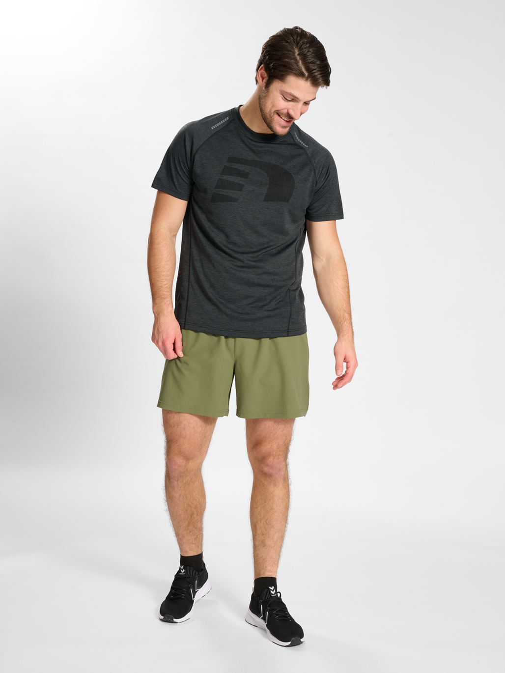 nwlORLANDO T-SHIRT S/S MEN, BLACK MELANGE, model