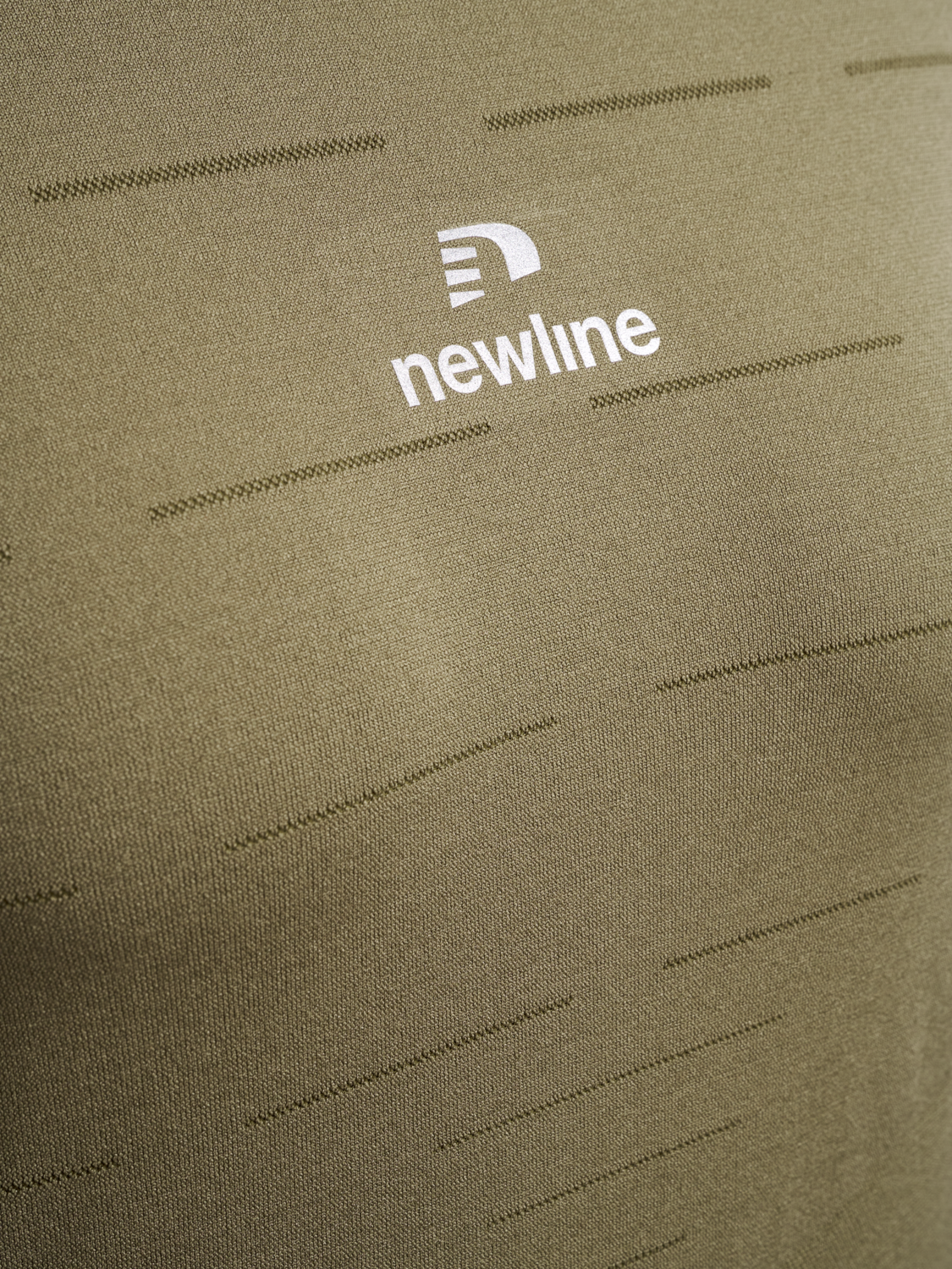 nwlPACE LS SEAMLESS WOMAN, CAPERS, packshot