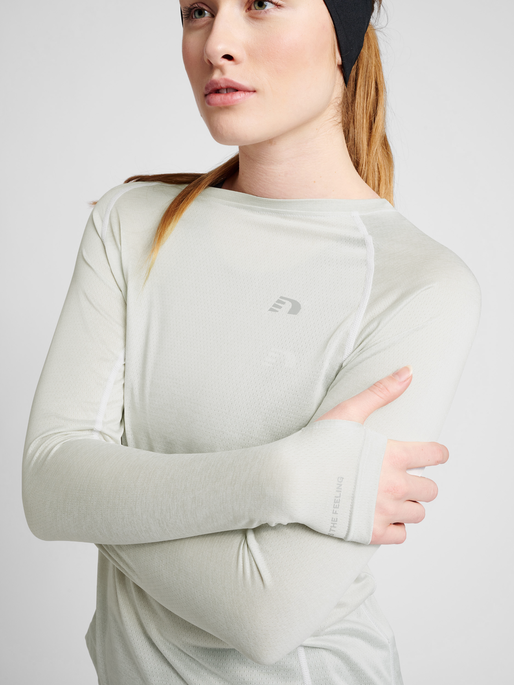 WOMEN RUNNING L/S, OYSTER MUSHROOM MELANGE, model